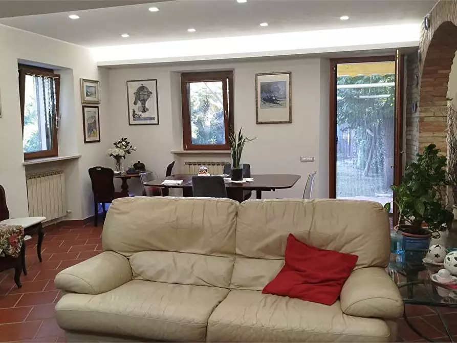 Immagine 19 di Porzione di villa in vendita  a Agugliano