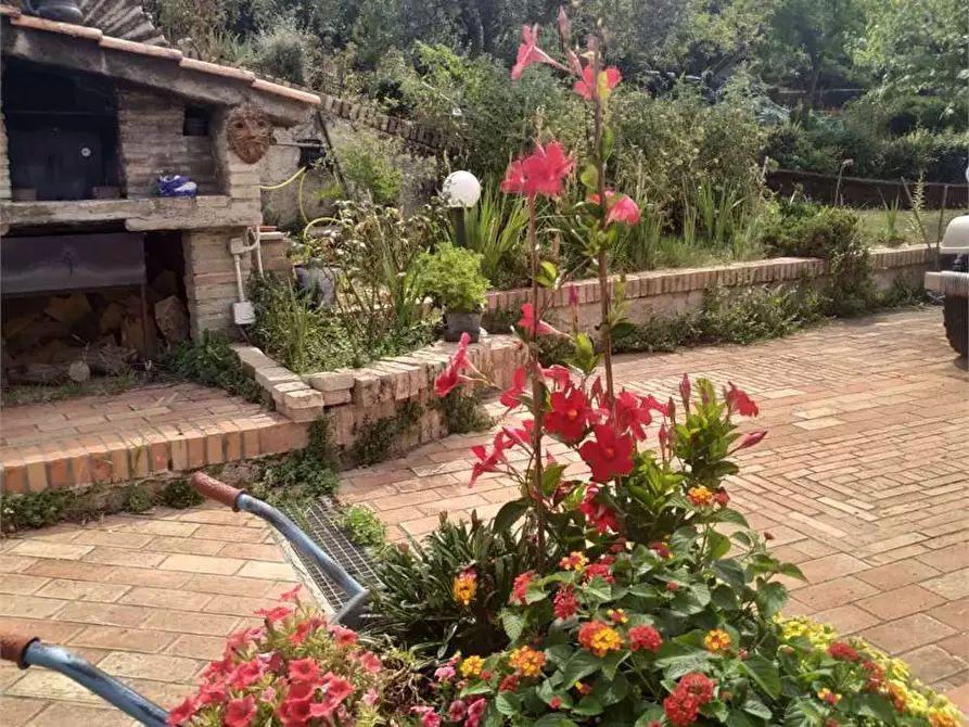 Immagine 106 di Porzione di villa in vendita  a Agugliano
