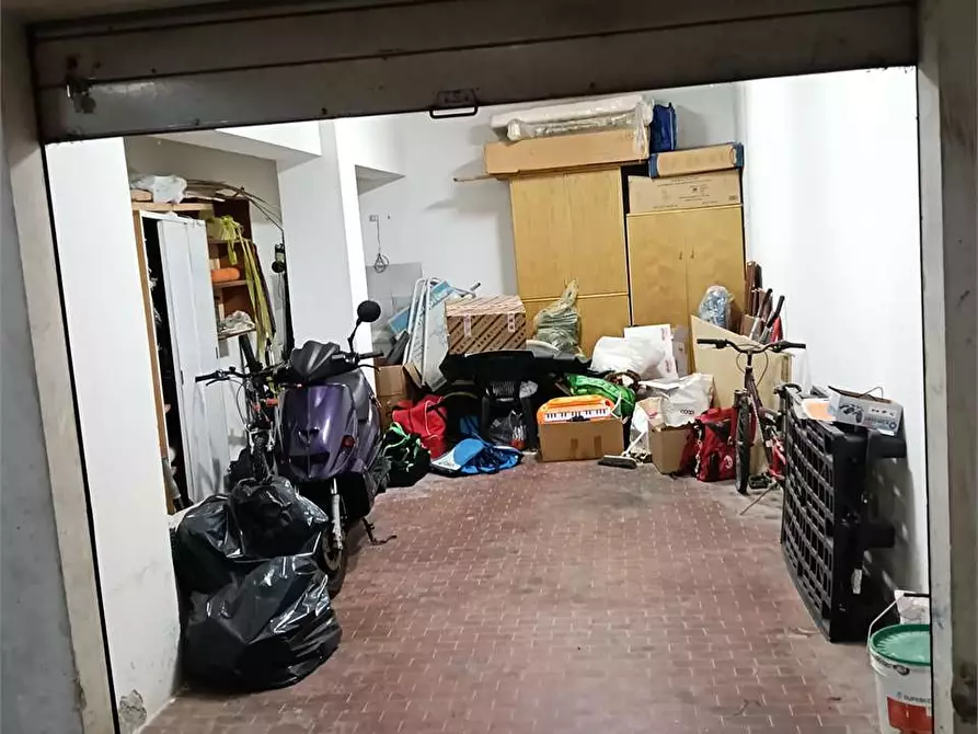 Immagine 3 di Garage in vendita  in VIA DELL'INDUSTRIA snc a Ancona
