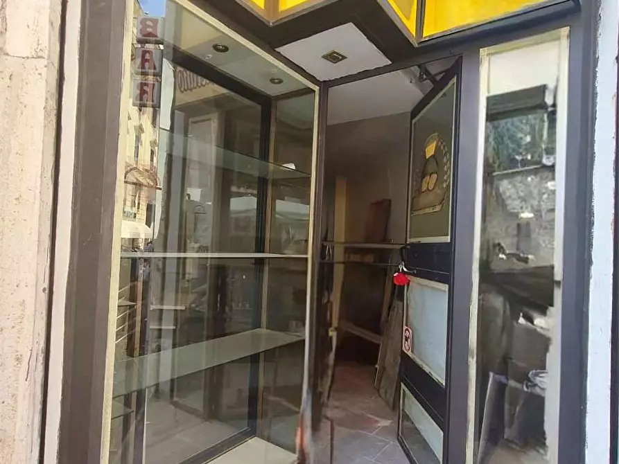 Immagine 1 di Negozio in affitto  in CORSO MAZZINI 116A a Ancona