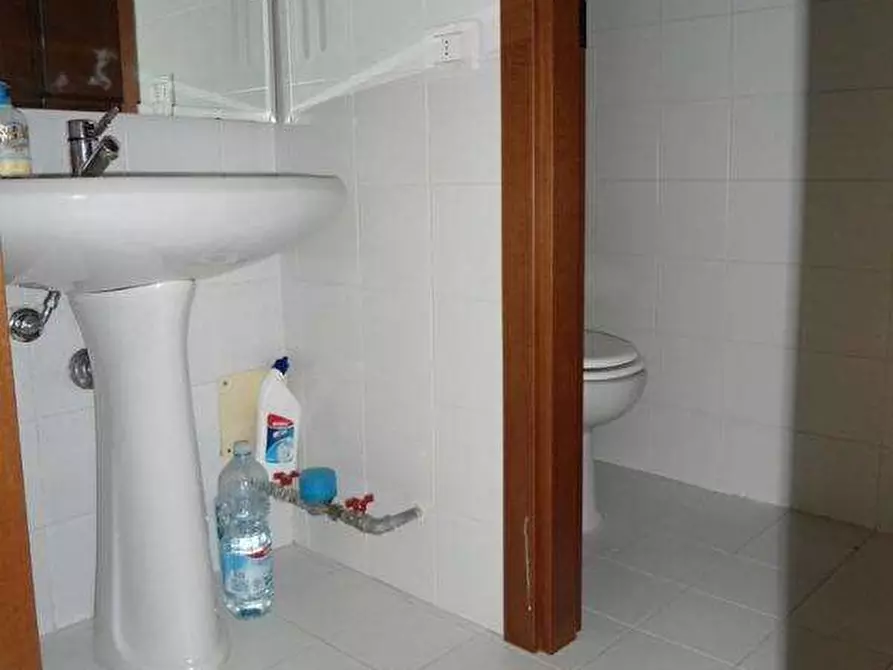 Immagine 6 di Ufficio in affitto  a Sassuolo