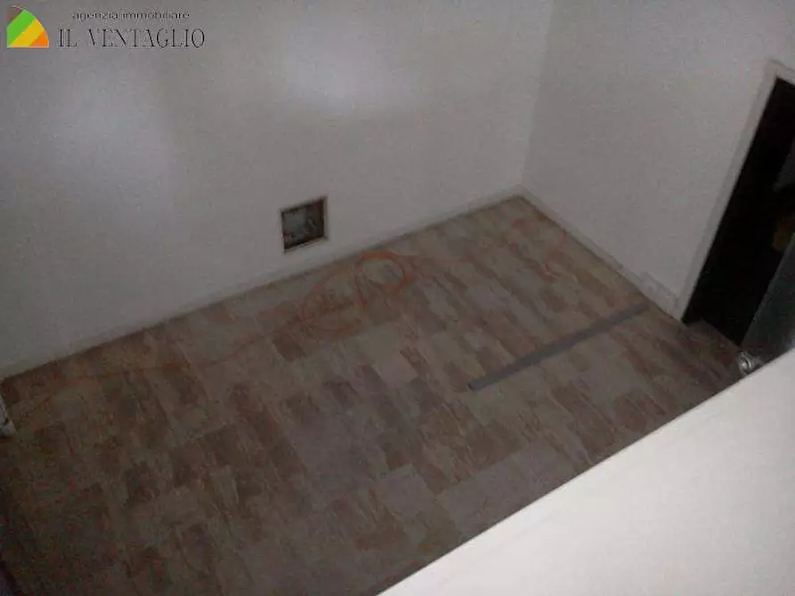 Immagine 10 di Negozio in affitto  a Sassuolo
