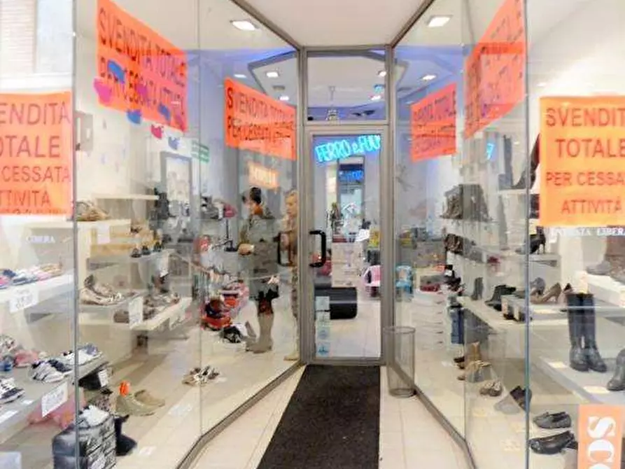 Immagine 4 di Negozio in affitto  a Sassuolo