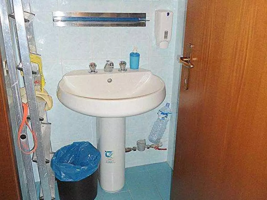 Immagine 8 di Ufficio in vendita  a Sassuolo