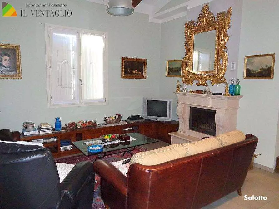 Immagine 5 di Villa in vendita  a Albinea