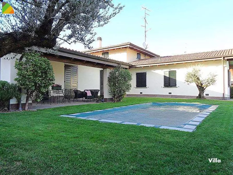 Immagine 2 di Villa in vendita  a Albinea