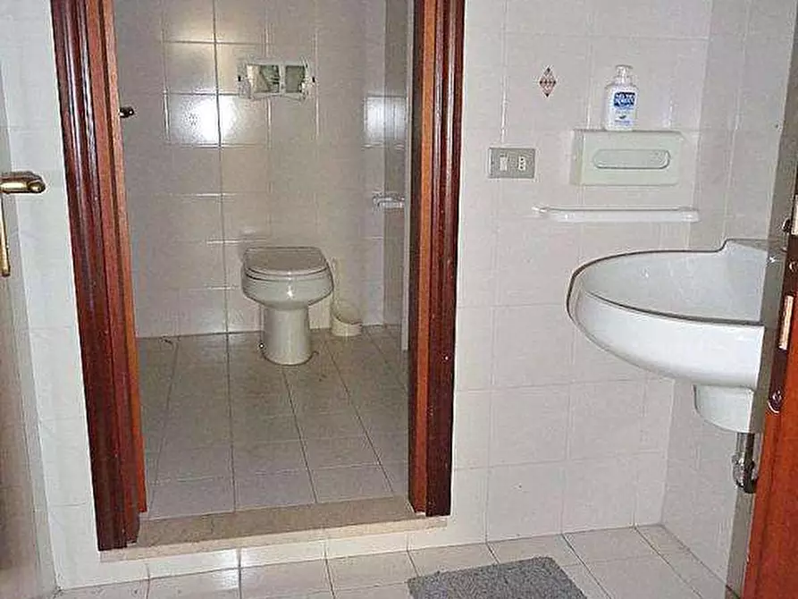 Immagine 5 di Ufficio in vendita  a Sassuolo