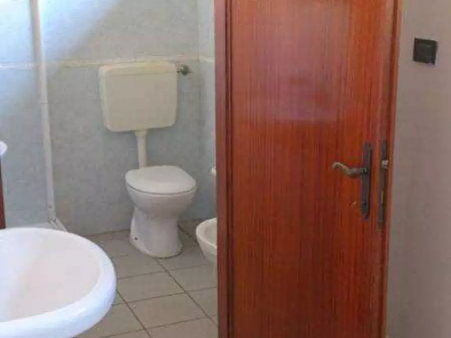 Immagine 2 di Negozio in vendita  a Castellarano