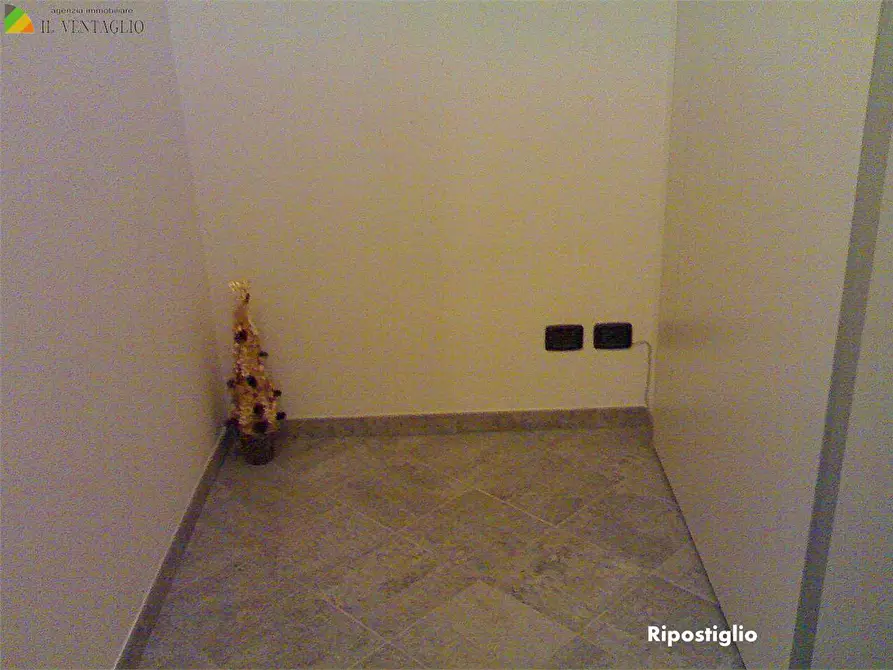 Immagine 7 di Negozio in vendita  a Sassuolo