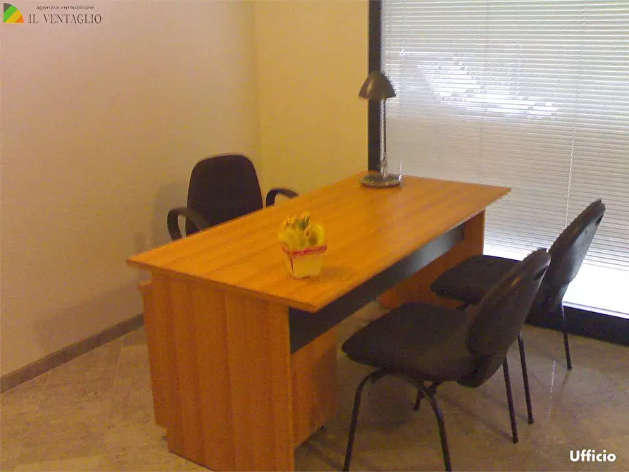 Immagine 4 di Negozio in vendita  a Sassuolo