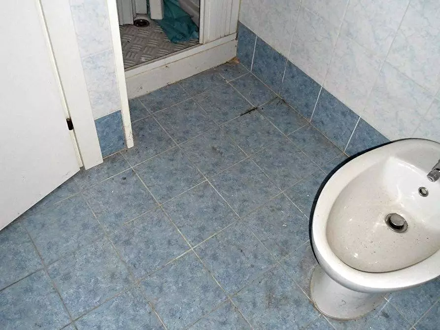 Immagine 7 di Negozio in vendita  a Sassuolo