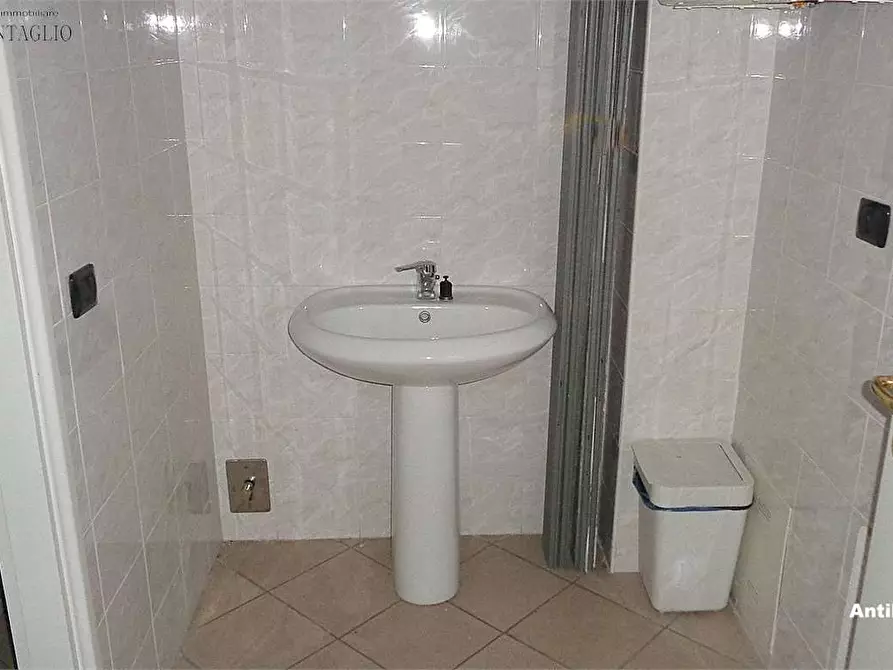 Immagine 4 di Ufficio in affitto  a Sassuolo