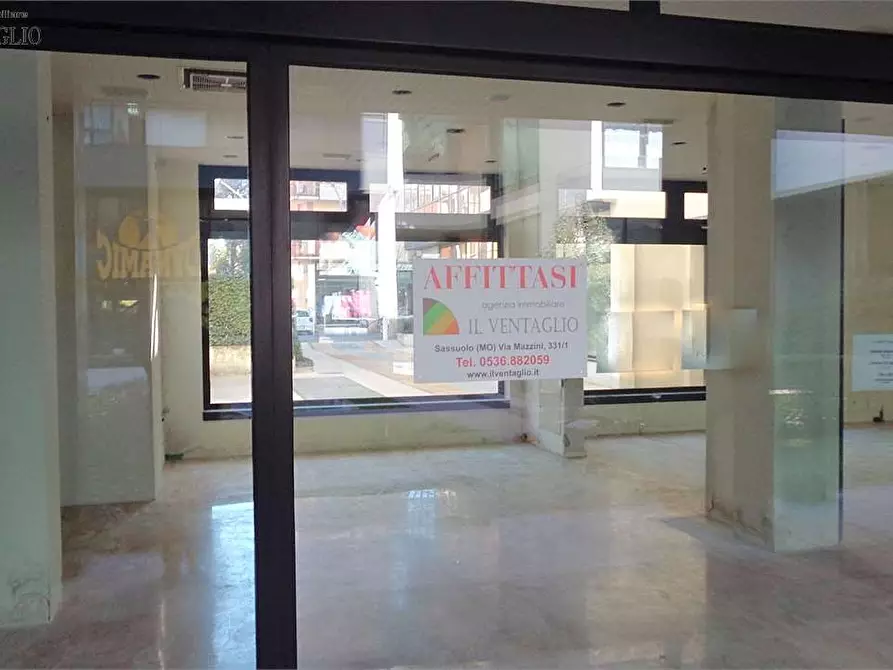 Immagine 2 di Negozio in affitto  a Sassuolo