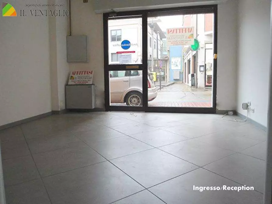 Immagine 5 di Negozio in vendita  a Sassuolo