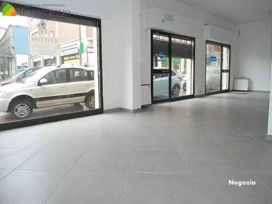 Immagine 1 di Negozio in vendita  a Sassuolo
