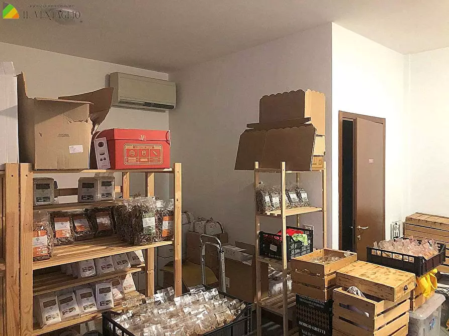 Immagine 5 di Negozio in affitto  a Casalgrande