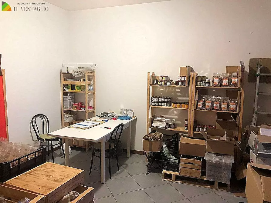 Immagine 4 di Negozio in affitto  a Casalgrande
