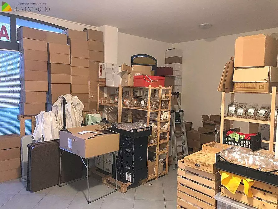 Immagine 3 di Negozio in affitto  a Casalgrande