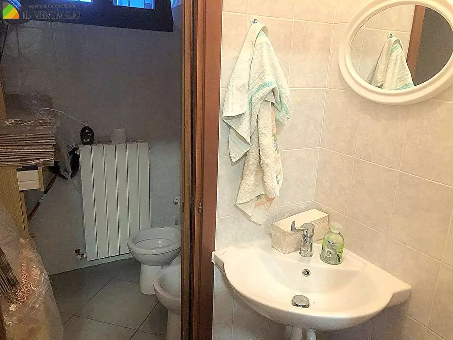 Immagine 6 di Negozio in affitto  a Casalgrande