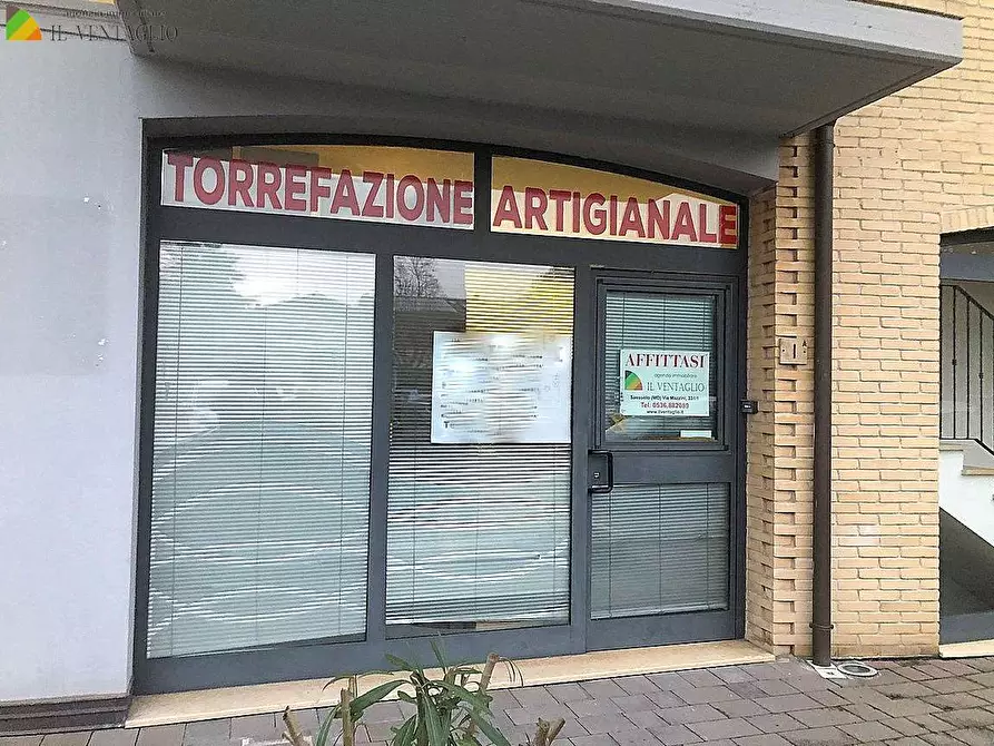Immagine 2 di Negozio in affitto  a Casalgrande