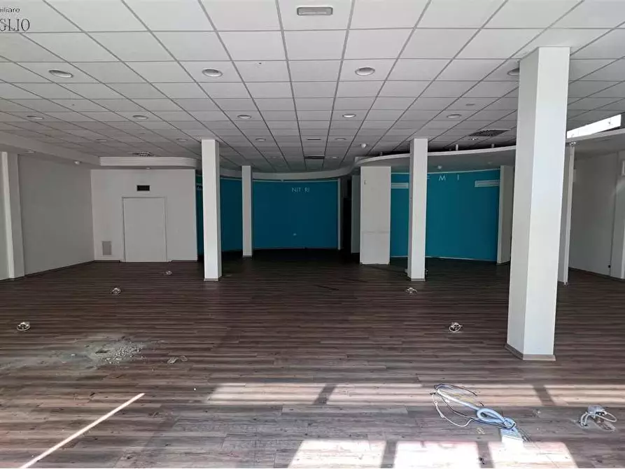 Immagine 2 di Negozio in affitto  a Sassuolo