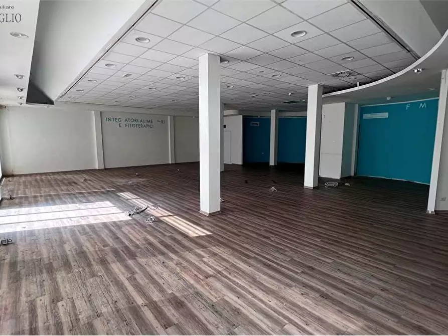 Immagine 3 di Negozio in affitto  a Sassuolo