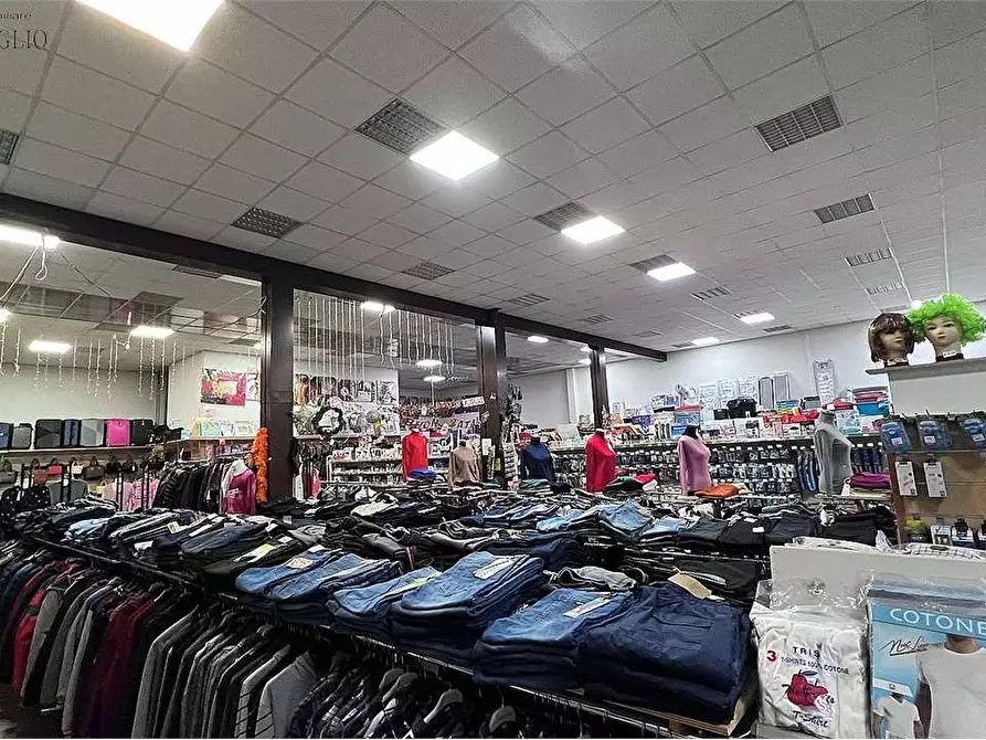 Immagine 3 di Negozio in affitto  a Casalgrande