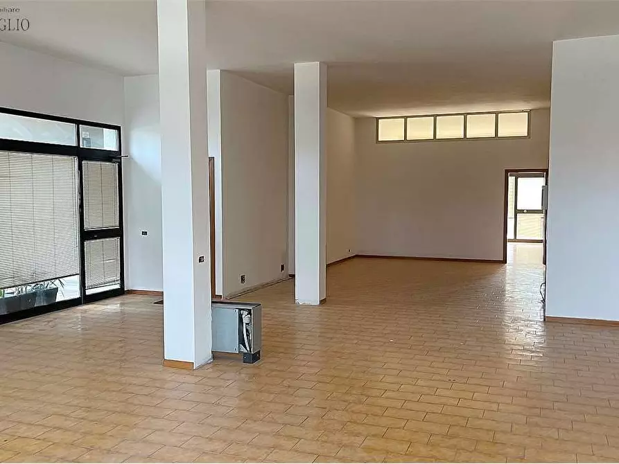 Immagine 2 di Negozio in vendita  a Sassuolo