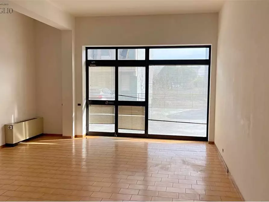 Immagine 5 di Negozio in vendita  a Sassuolo