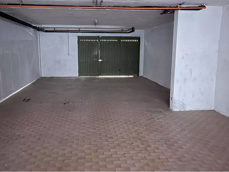 Immagine 10 di Negozio in vendita  a Sassuolo