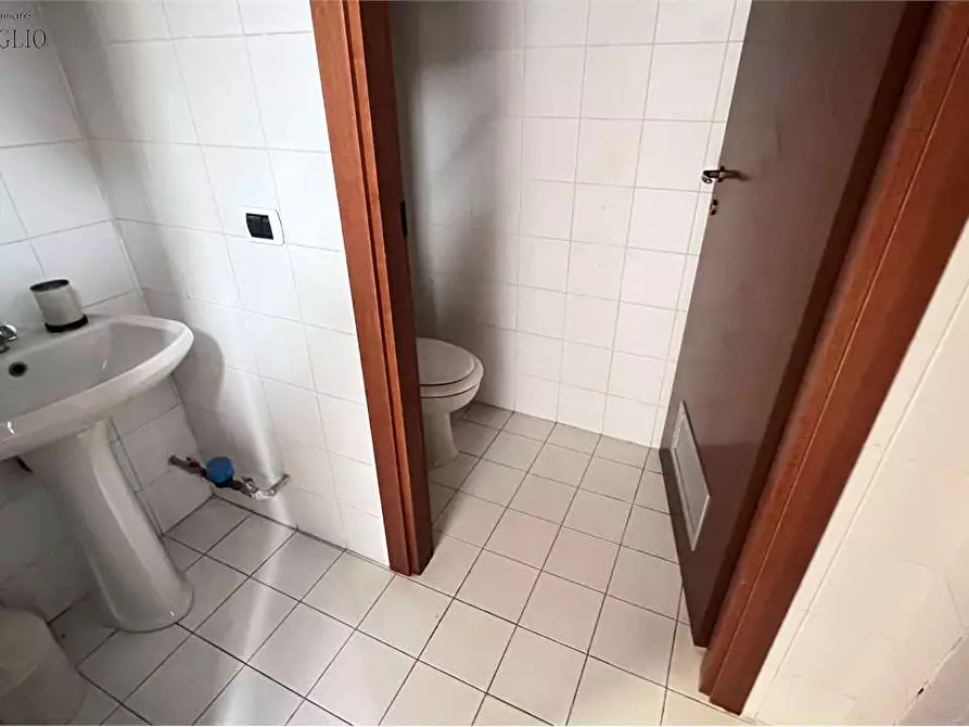 Immagine 5 di Negozio in affitto  a Sassuolo