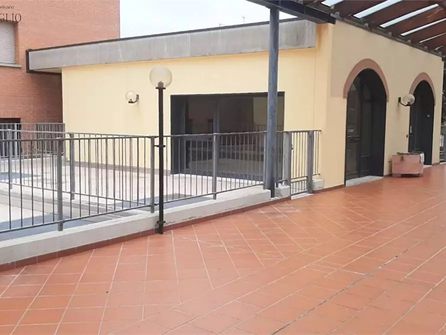 Immagine 2 di Negozio in vendita  a Casalgrande