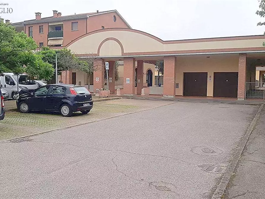 Immagine 3 di Negozio in vendita  a Casalgrande