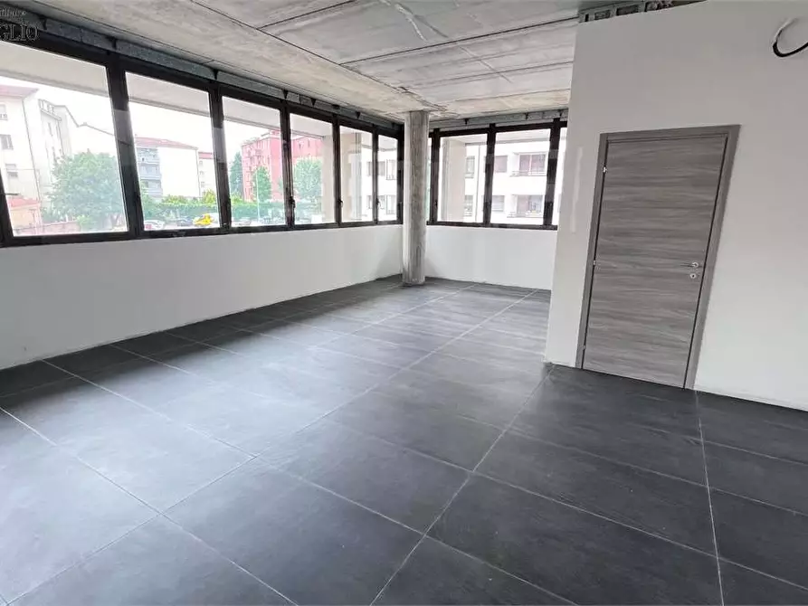 Immagine 6 di Ufficio in vendita  a Sassuolo