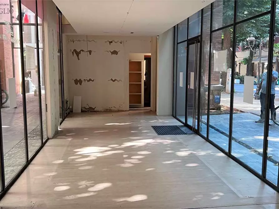 Immagine 3 di Negozio in affitto  a Sassuolo