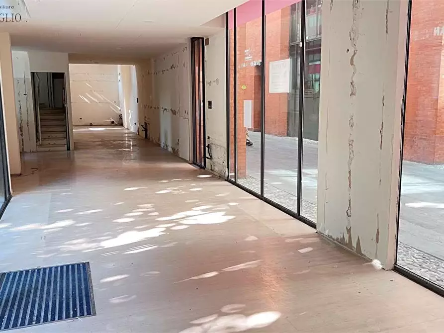 Immagine 2 di Negozio in affitto  a Sassuolo