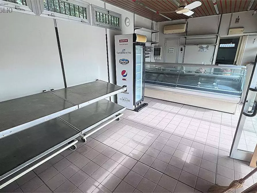 Immagine 2 di Negozio in vendita  a Sassuolo