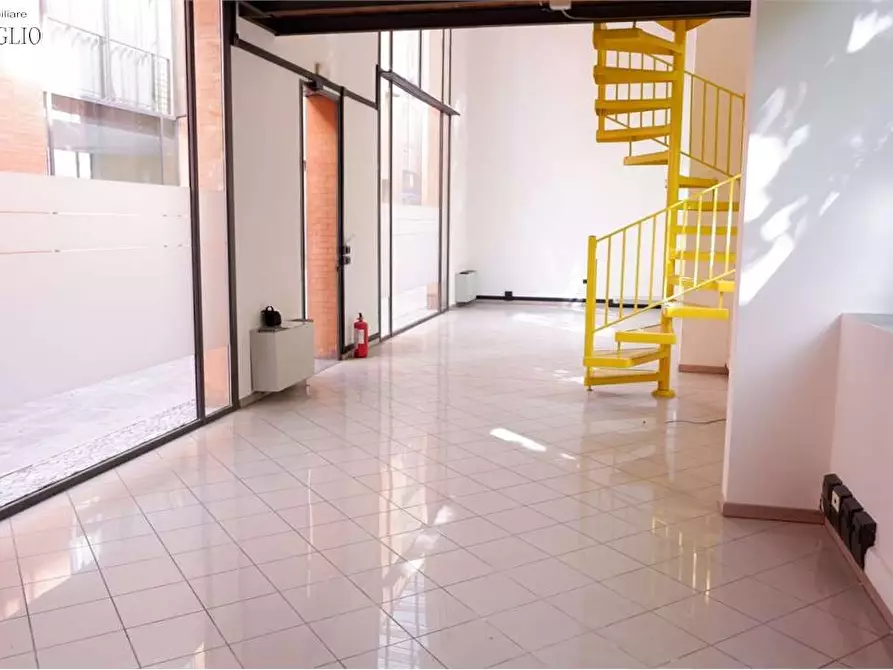 Immagine 3 di Negozio in vendita  a Sassuolo