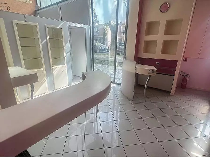 Immagine 2 di Negozio in vendita  a Sassuolo