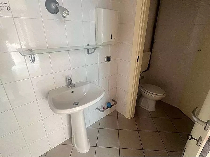 Immagine 5 di Negozio in vendita  a Sassuolo