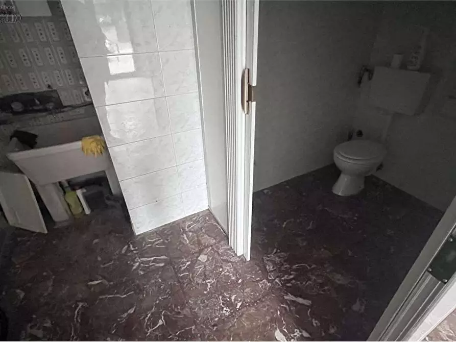 Immagine 7 di Negozio in affitto  a Sassuolo