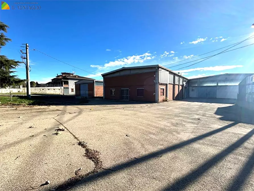 Immagine 3 di Capannone industriale in vendita  a Serramazzoni