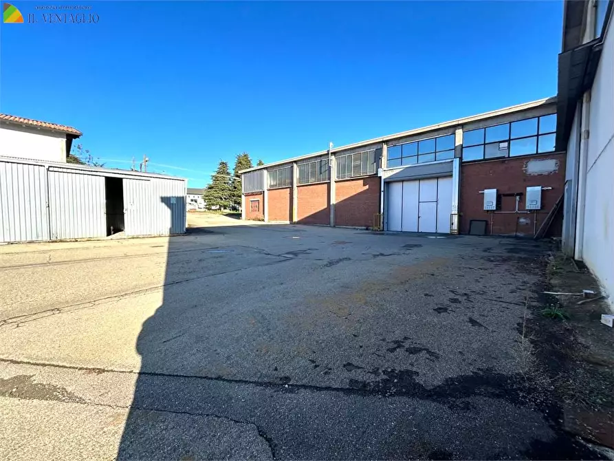 Immagine 4 di Capannone industriale in vendita  a Serramazzoni