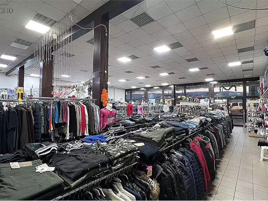 Immagine 2 di Negozio in vendita  a Casalgrande