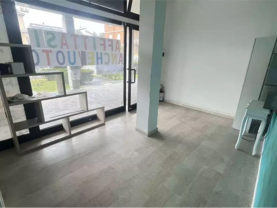 Immagine 1 di Negozio in affitto  a Fiorano Modenese