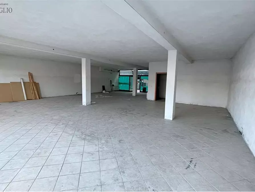 Immagine 5 di Negozio in vendita  a Sassuolo