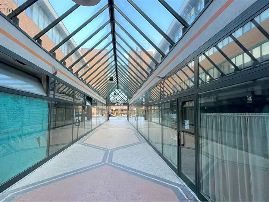 Immagine 1 di Negozio in vendita  a Sassuolo