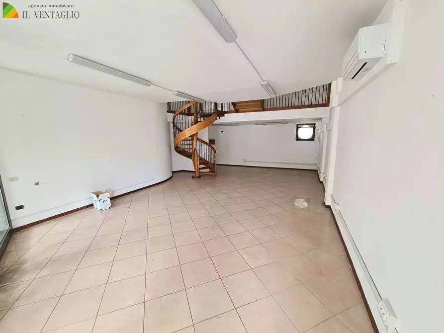 Immagine 3 di Negozio in affitto  a Maranello
