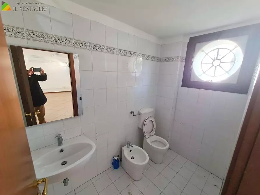 Immagine 5 di Negozio in affitto  a Maranello