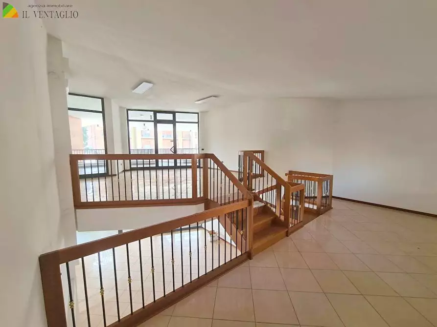 Immagine 7 di Negozio in affitto  a Maranello